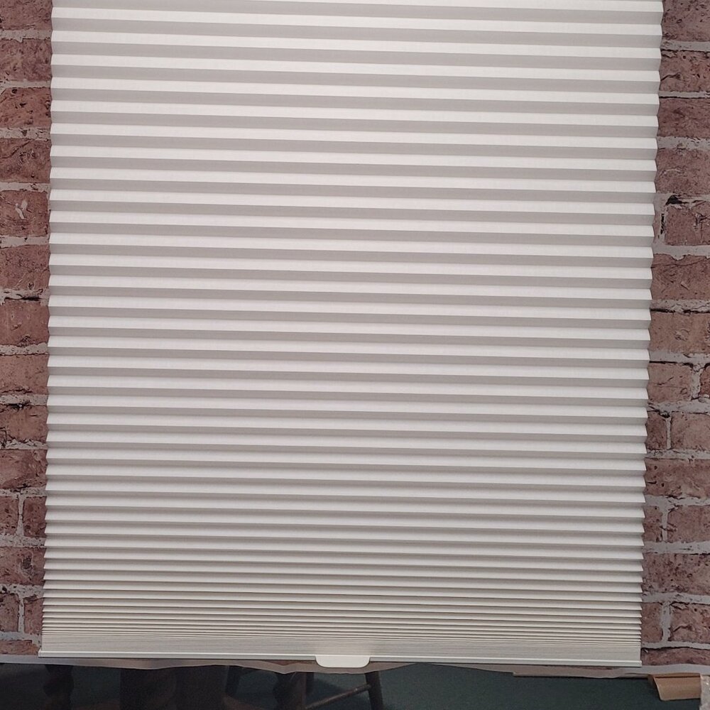Hunter Douglas Duette Honeycomb Shade 28.625 x 36